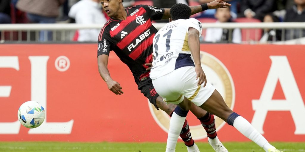 flamengo-empata-com-ldu-e-se-complica-na-libertadores