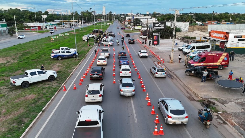 motorista-foragido-por-roubo-e-preso-durante-operacao-lei-seca-em-varzea-grande