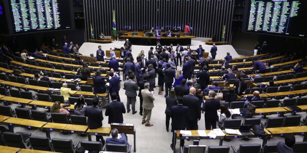 projeto-que-aumenta-numero-de-deputados-para-531-tem-urgencia-aprovada