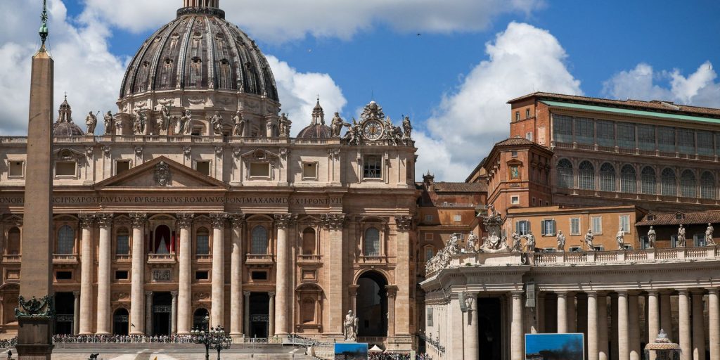 vaticano-registra-fumaca-branca;-novo-papa-e-eleito