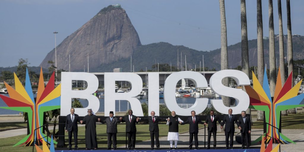 sancao-de-trump-contra-brasil-e-chantagem-politica-e-mira-o-brics