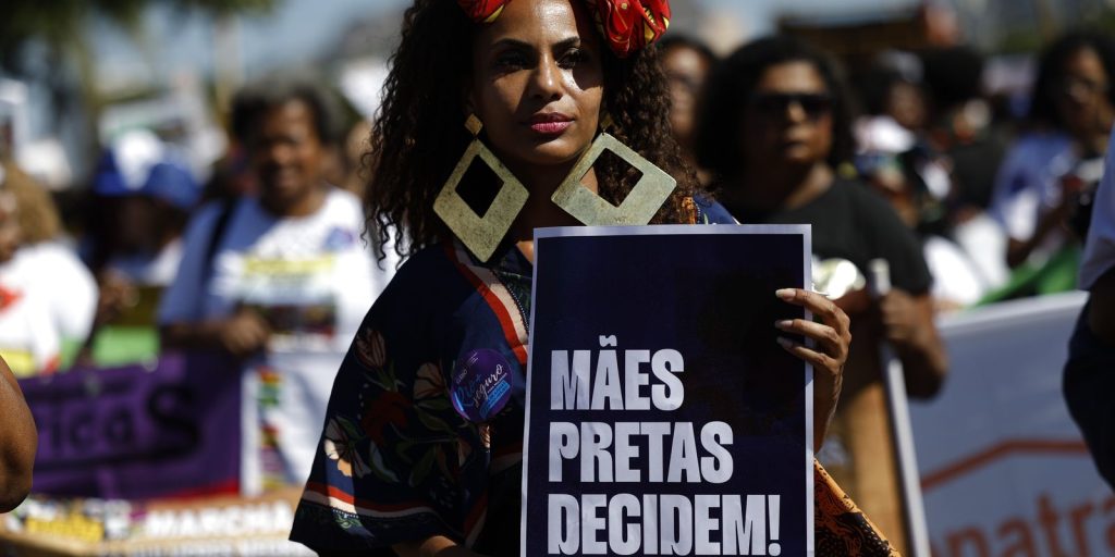 mulheres-negras-reivindicam-justica-e-bem-viver-em-marcha-no-rio