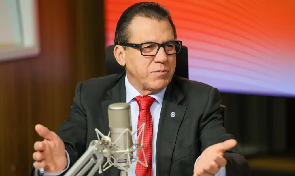 ministro-minimiza-impacto-do-tarifaco-no-mercado-de-trabalho